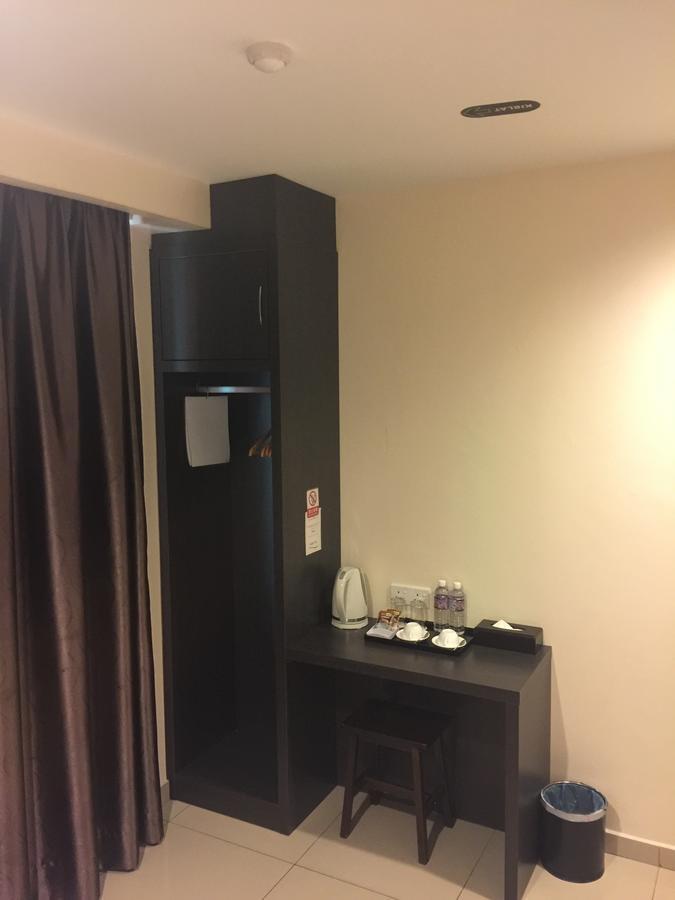 Premierz Hotel Labuan Exteriör bild