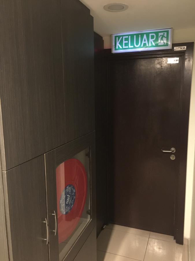 Premierz Hotel Labuan Exteriör bild